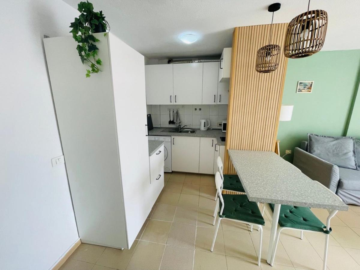 Alondras Park Mialsoma Apartment Arona  Buitenkant foto