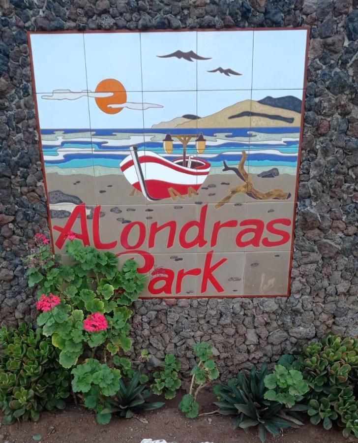Alondras Park Mialsoma Apartment Arona  Buitenkant foto